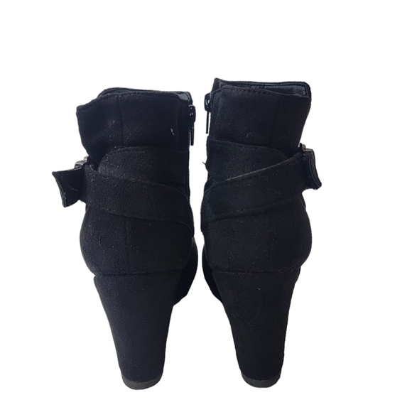 Alexis Bendel woman's size 9 Heeled (3") zip-up boots. - Picture 8 of 10